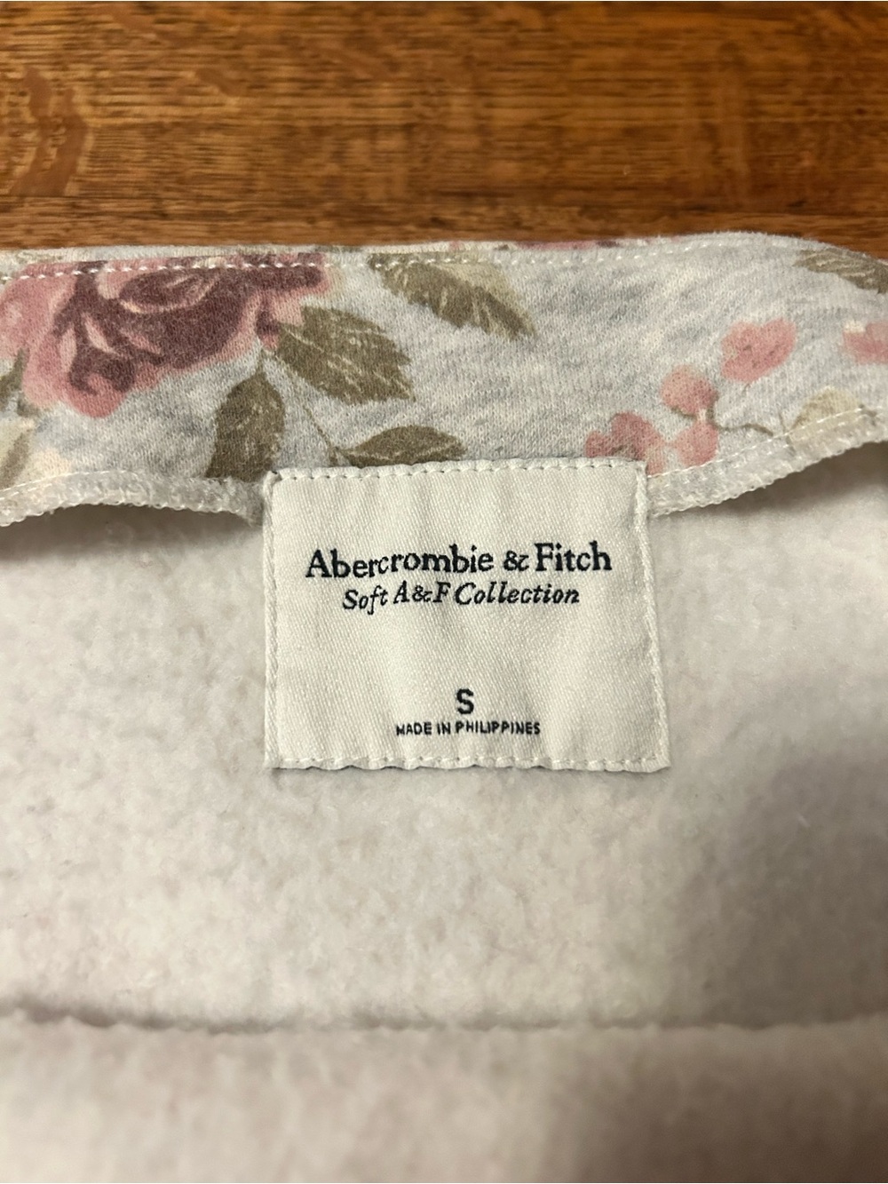 Abercrombie & Fitch Sunday Slash Top - Picture 2 of 11